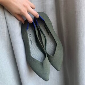 Rothys Pointed Flats in Moss size 9